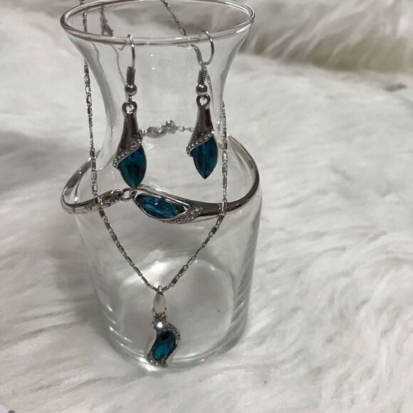 DELETING SOON Blue Rhinestone Bracelet Necklace Earrings Jewelry Set Bangle - Picture 5 of 7